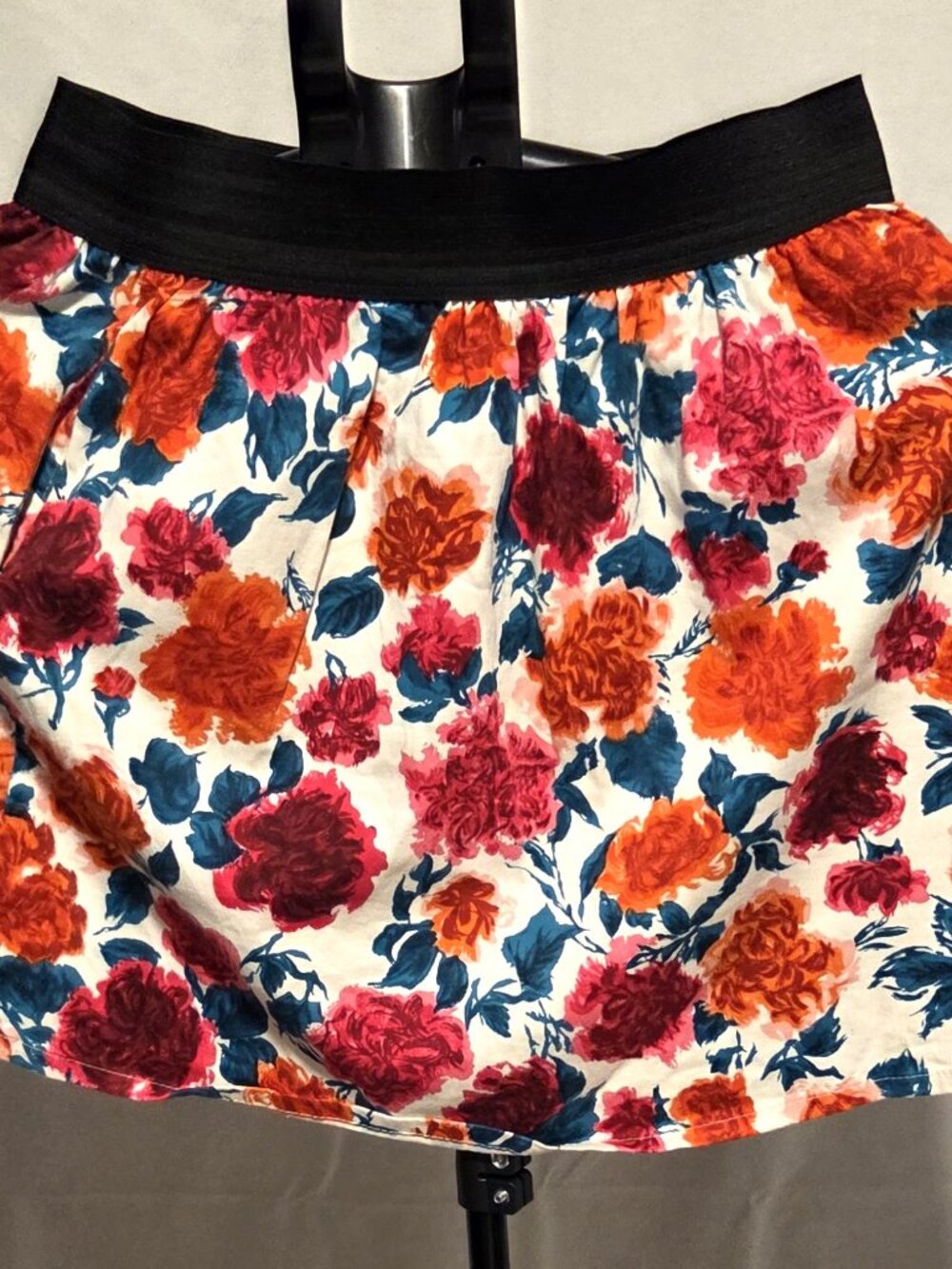 Blue Rain Floral Mini Skirt - Women's Size M/8-10 - Super Cute! Great Condition